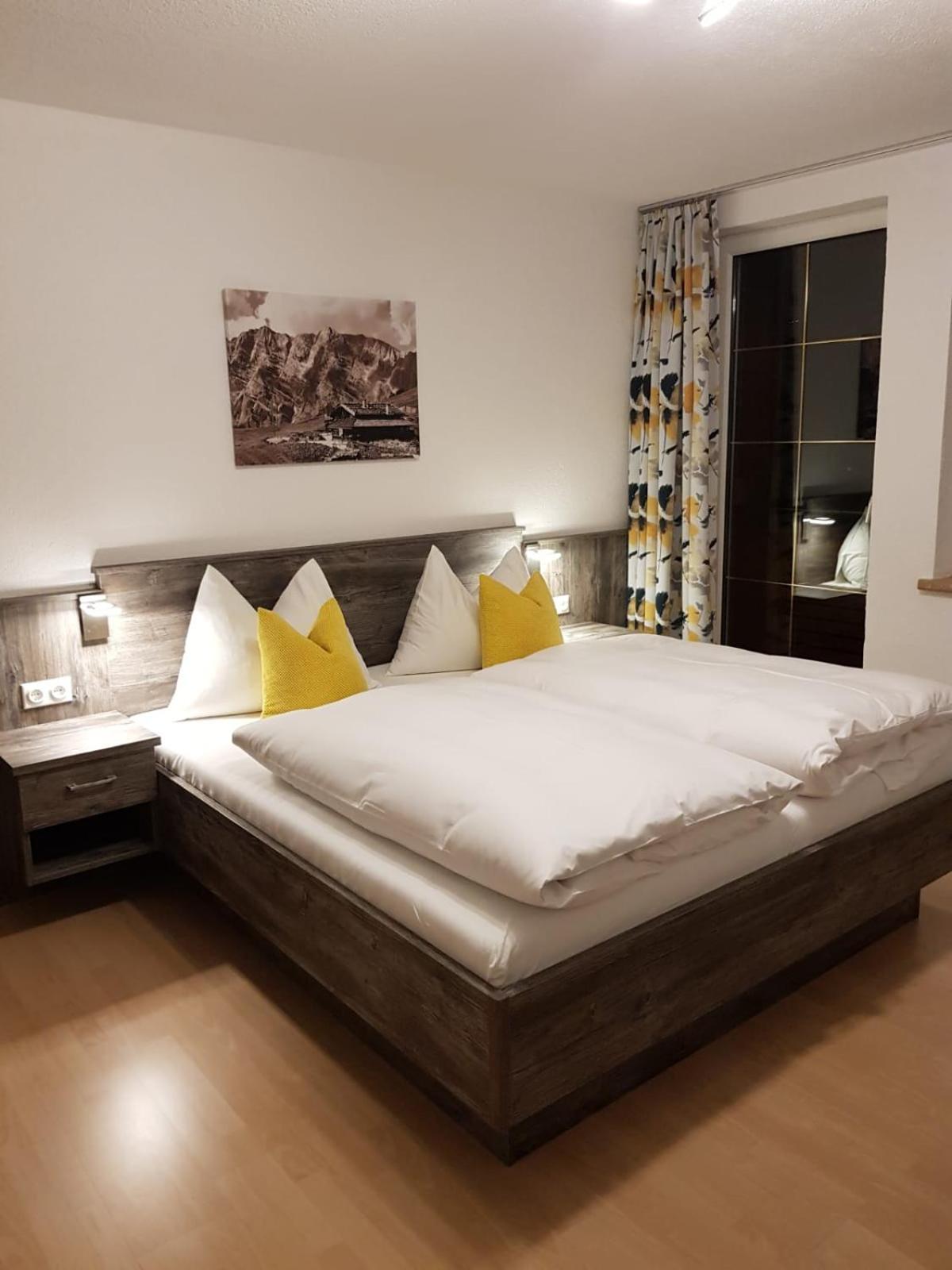 Haus Birnbacher มึลบาค อัม โฮคเคอนิก ภายนอก รูปภาพ